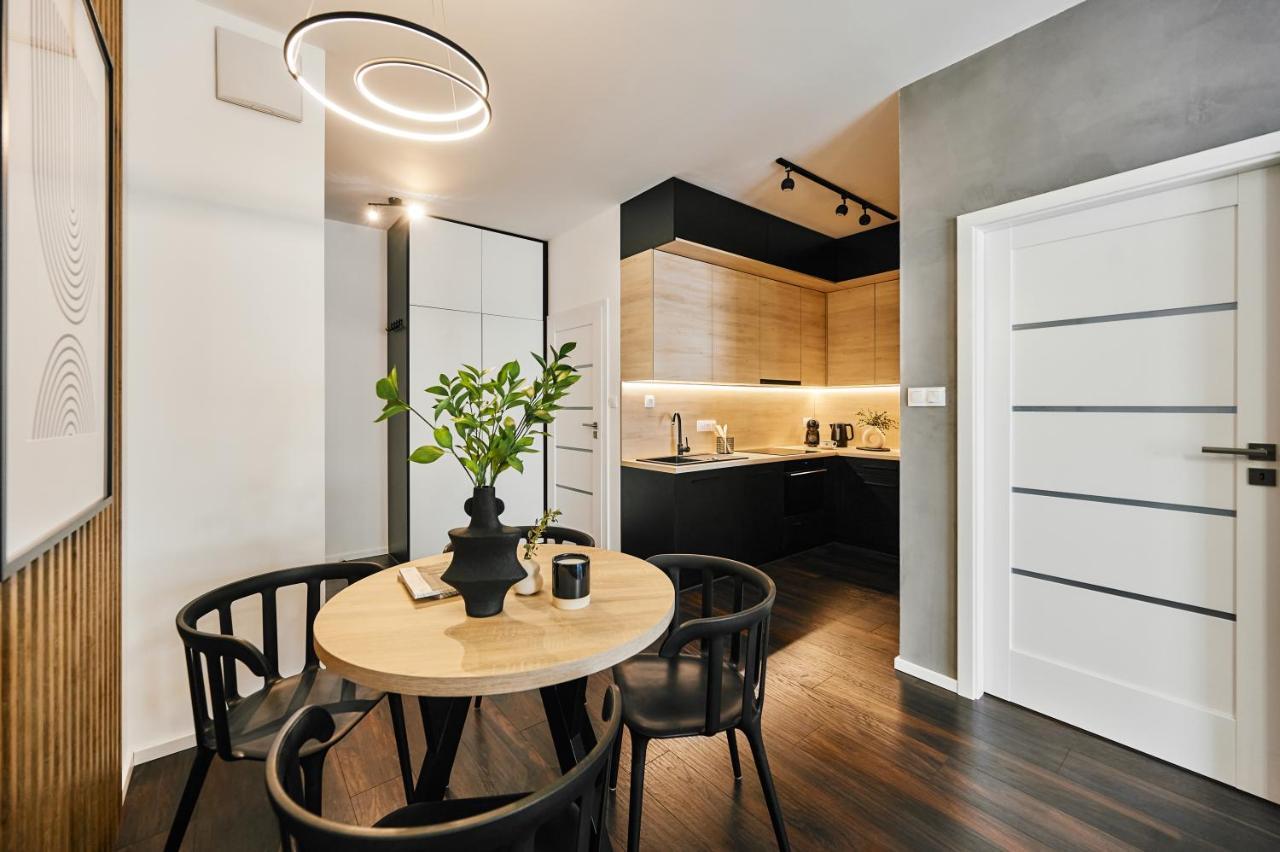 Main Station Art Apartment Krakow Bagian luar foto