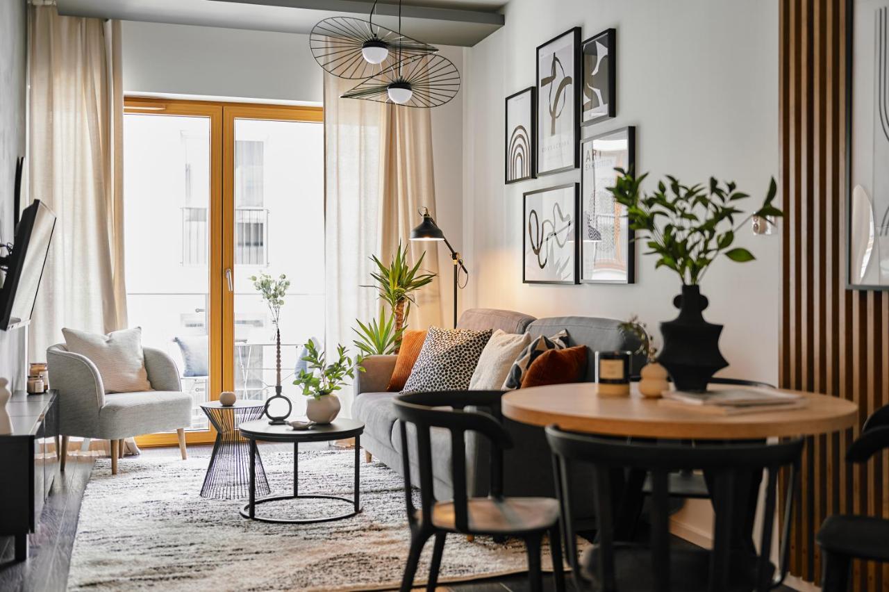 Main Station Art Apartment Krakow Bagian luar foto