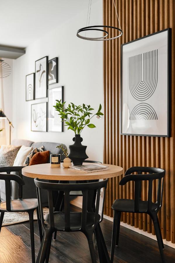 Main Station Art Apartment Krakow Bagian luar foto